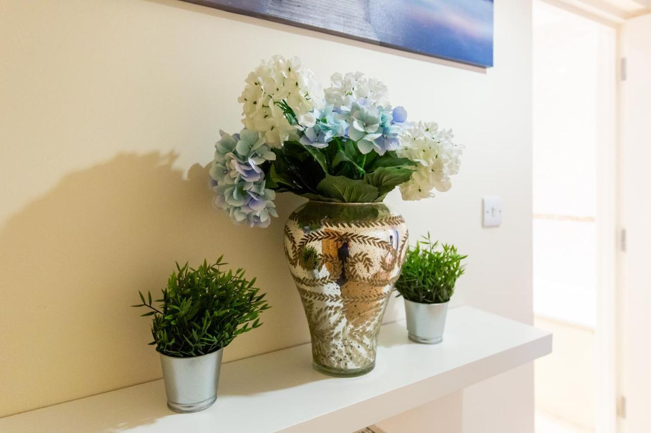 1-Bedroom Apartment With Balcony, הודסדון מראה חיצוני תמונה