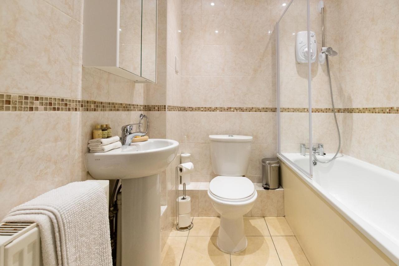 1-Bedroom Apartment With Balcony, הודסדון מראה חיצוני תמונה