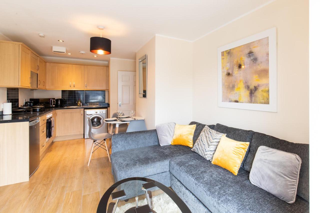 1-Bedroom Apartment With Balcony, הודסדון מראה חיצוני תמונה
